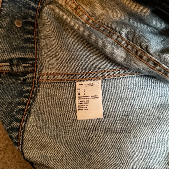 American Eagle women’s Jean jacket. Size large - Picture 6 of 6